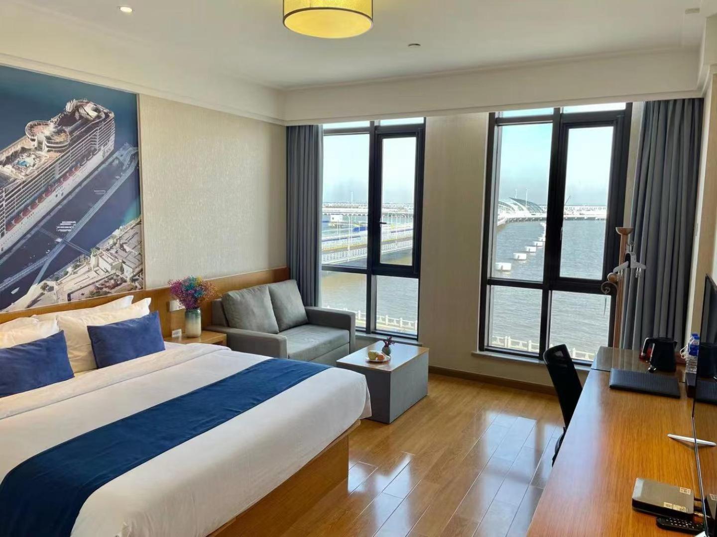 Hotel Linjiang International Cruise Baoyang Road 4*