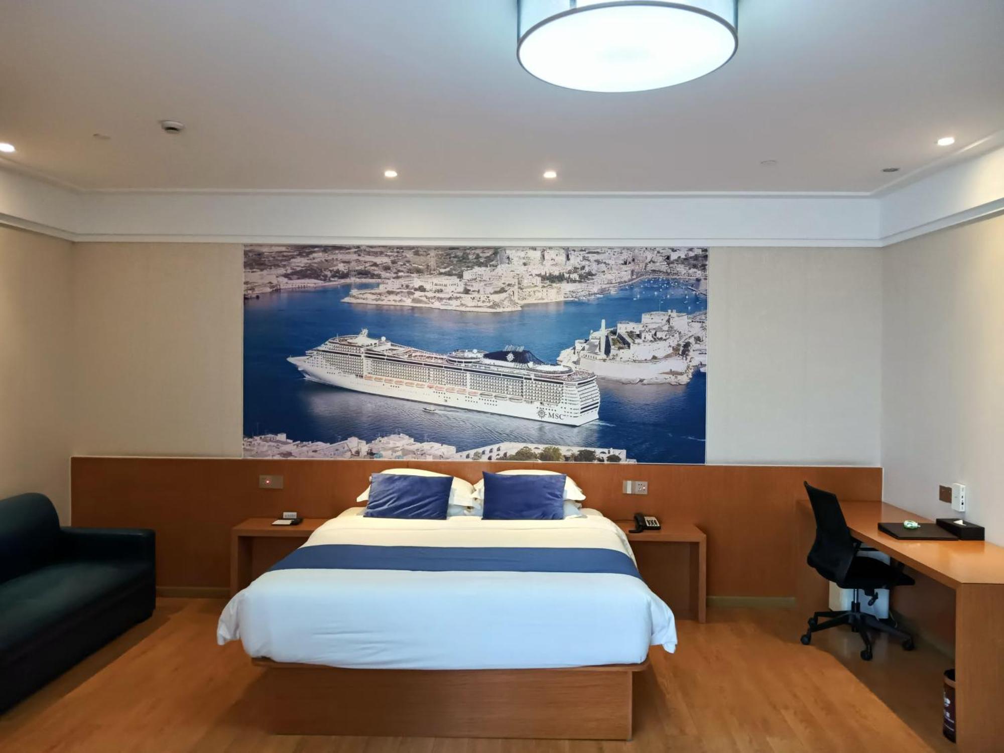 Linjiang International Cruise Baoyang Road Hotel