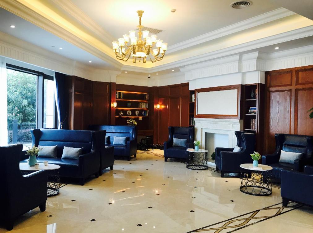 Linjiang International Cruise Baoyang Road 4*